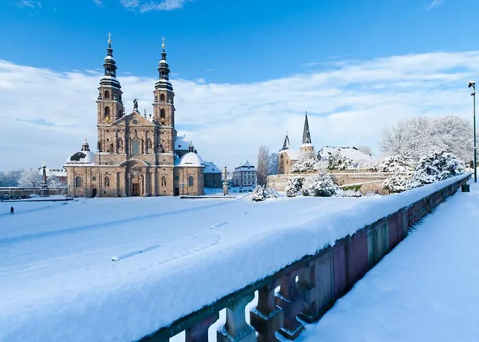 Grosszuegige Am Stadtrand Von *